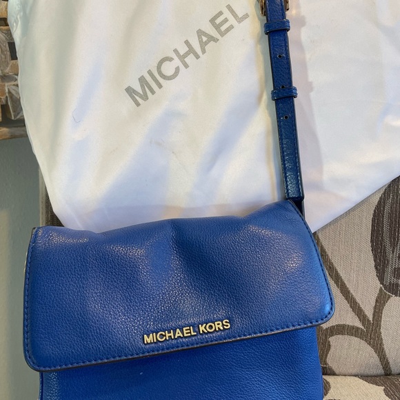MICHAEL KORS LEATHER CROSSBODY - Picture 4 of 9